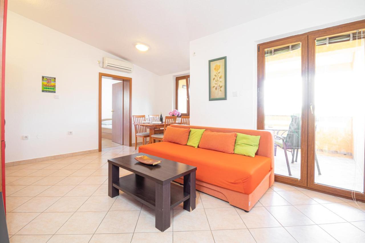 Apartments Dujmovic With Terrace Baška Exterior foto